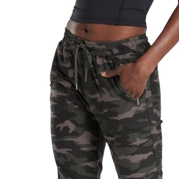 Athleta Farallon Pant - Olive Camo - 6 - Picture 8 of 16